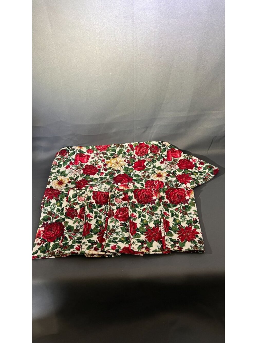 Christmas Floral Table Runner Red & Gold Roses & Holly Design